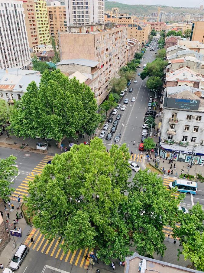 Cozy Apartment Near Republic Square Yerevan Exterior photo